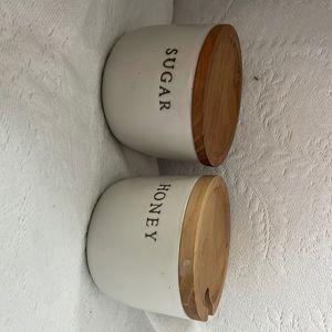 Hearth & Home Sugar & Honey stoneware Magnolia.